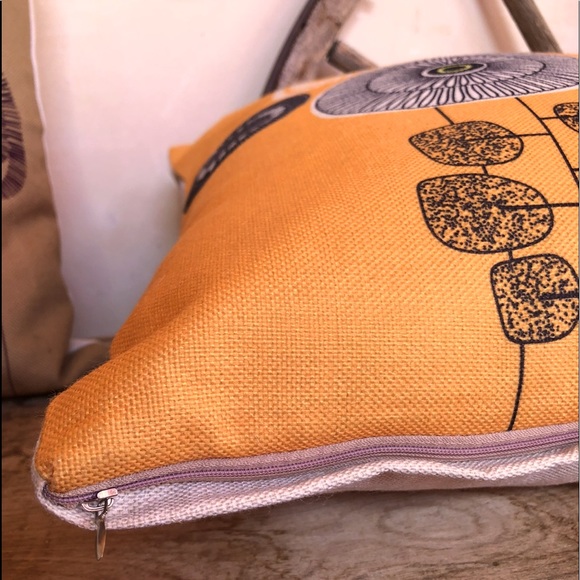 DECORATIVE THROW PILLOW SET (Includes 2) Cute Abstract Floral Design 15”x15” NEW - Picture 7 of 10